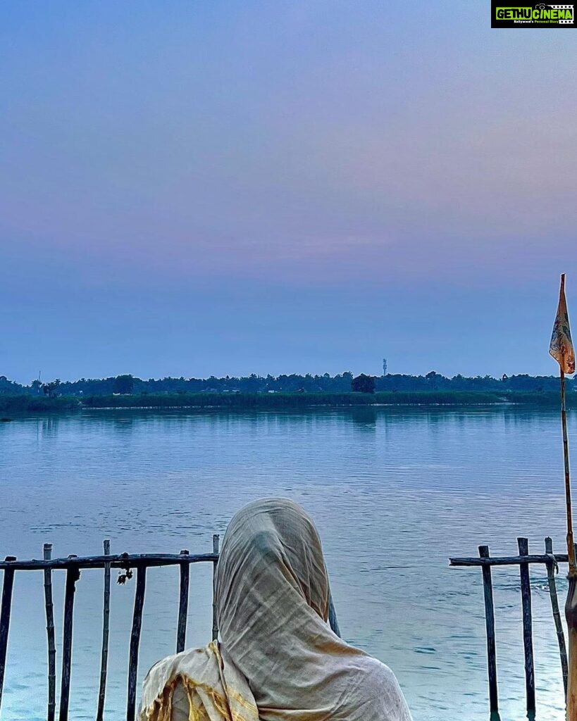 Anagha Bhosale Instagram - Lord Sri Krishna says in Bhagavad Gita that among all the Rivers of the world; I am River Ganga ….tera karma hi hai jo tere sang jaye….asking for forgiveness 🙏🏻🦚 #grateful Nabadwip Dham ''Birth Place Of Sri Chaitanya''