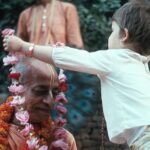 Anagha Bhosale Instagram - Yadi Prabhupad na hoito tobe ki hoi to ... Srila Prabhupada’s appearance day Nandotsava 🙏🏻 . We just want to serve onto your lotus feet, give us the blessing to serve in lord Chaitanya Mahaprabhu’s mission 🦚