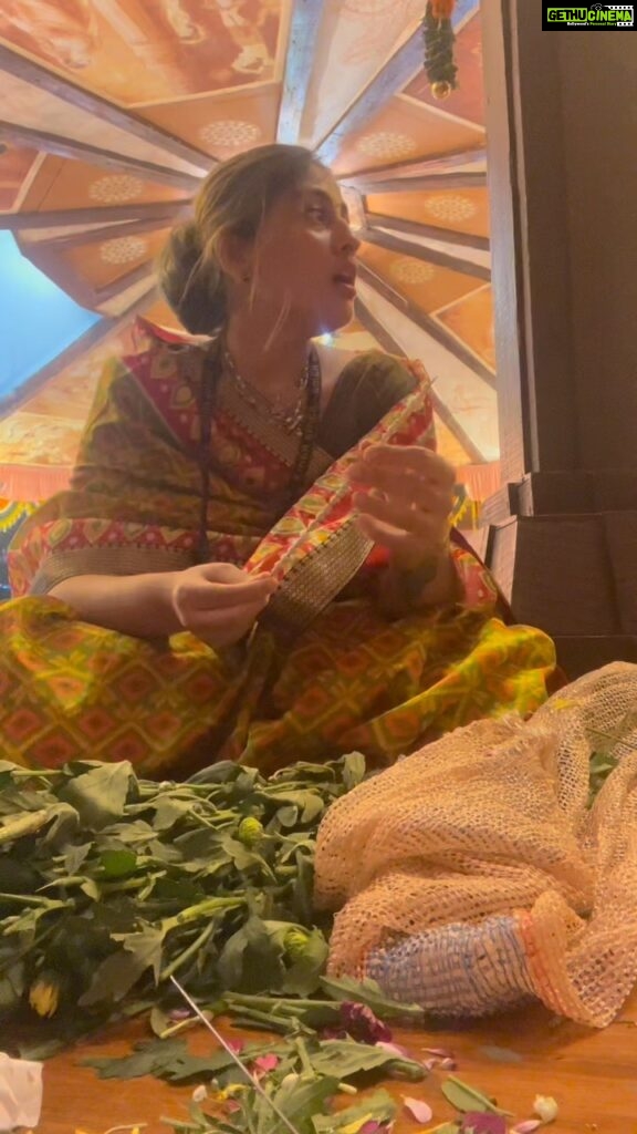 Anagha Bhosale Instagram - Get ready for the best day of the year! Few hours to go💙 Garland seva+ Hari naam+ GeV =❤️🦚 @govardhan_ecovillage @iskcon_gev_official