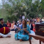 Anagha Bhosale Instagram - The lyrics of this bhajan is so beautiful… It says everything / my destiny can change for good just by the dust of your lotus feet my Krishna, …… All I desire to leave my body seeing you in front of me,in your remembrance,in krishna consciousness, then my birth is a success 🥹🙏🏻 #jaigurudev @govardhan_ecovillage Govardhan Eco Village (GEV) - Sri Radha Vrindavanbihari Temple, Mumbai.