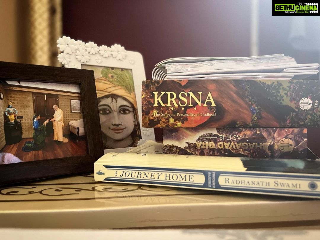 Anagha Bhosale Instagram - What my bed side desk looks like…. The moment I open my eyes in the morning I come closer to my true happiness….then my rest of the day goes magical 💙🦚 #shrikrishna #srilaprabhupada #jaigurudev Govardhan Eco Village (GEV) - Sri Radha Vrindavanbihari Temple, Mumbai.