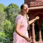 Anagha Bhosale Instagram - The miracle of being instrument of kindness, is the most powerful of all - H.H Radhanath maharaj 🦚 hope ur day is filled with lots of love & happiness #sareelove 🌸🌸🌸 Govardhan Eco Village (GEV) - Sri Radha Vrindavanbihari Temple, Mumbai.