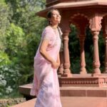 Anagha Bhosale Instagram - The miracle of being instrument of kindness, is the most powerful of all - H.H Radhanath maharaj 🦚 hope ur day is filled with lots of love & happiness #sareelove 🌸🌸🌸 Govardhan Eco Village (GEV) - Sri Radha Vrindavanbihari Temple, Mumbai.