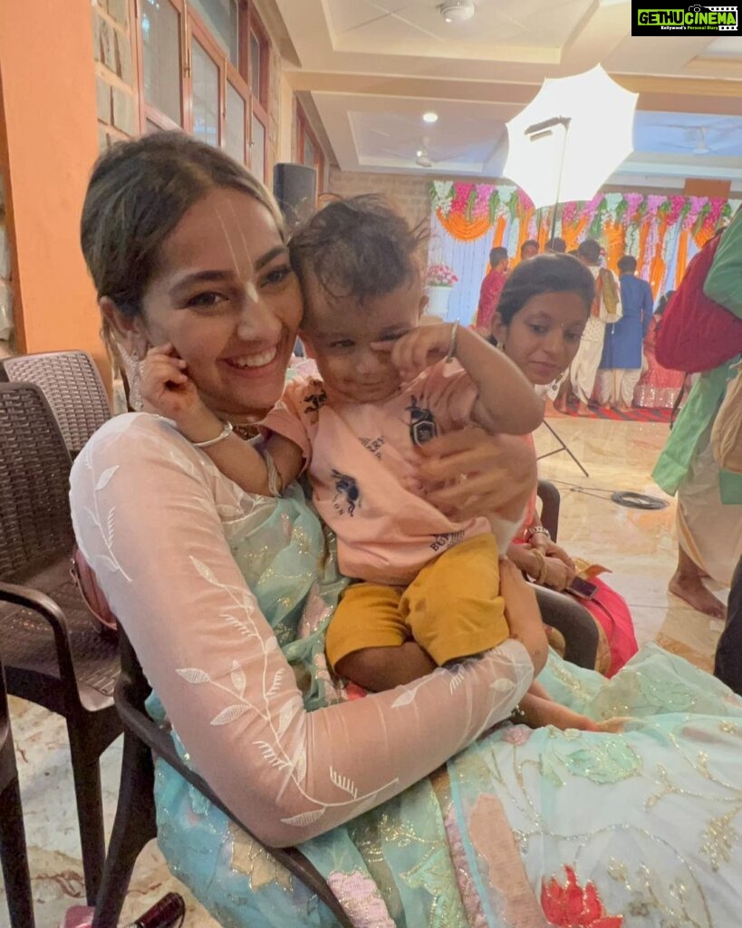 Anagha Bhosale Instagram - Meet madhumangal, Radha , pushti, radheshwari Time spent playing with children is never wasted 💙🦚 Greatest gift from krishna 🦚