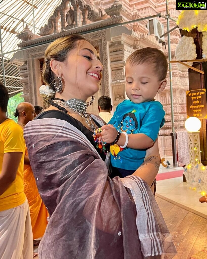 Anagha Bhosale Instagram - Meet madhumangal, Radha , pushti, radheshwari Time spent playing with children is never wasted 💙🦚 Greatest gift from krishna 🦚