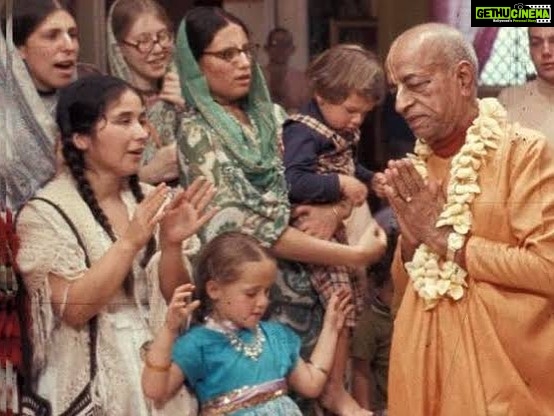 Anagha Bhosale Instagram - Yadi Prabhupad na hoito tobe ki hoi to ... Srila Prabhupada’s appearance day Nandotsava 🙏🏻 . We just want to serve onto your lotus feet, give us the blessing to serve in lord Chaitanya Mahaprabhu’s mission 🦚