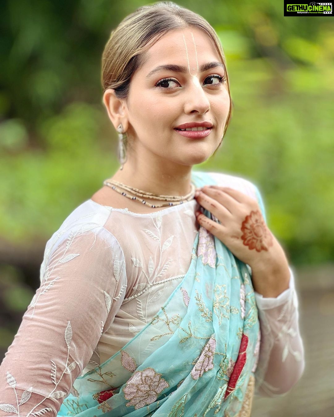 Anagha Bhosale Instagram - Nature is speaking the highest glory of krishna at every moment, if we just have the eyes & the ears to see & to hear- Radhanath Swami