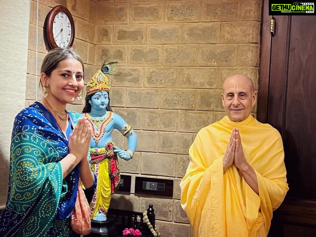 Anagha Bhosale Instagram - When Gurudev told me while looking at the standing Krishna deity & wall clock “ you see how krishna is waiting for all of us , while every second is passing by”. This concludes- krishna is so merciful that if we even take one step towards him, he pulls us 1000 steps towards him, he is eagerly waiting for us to return back to godhead…we should use every second of our lives to serve Krishna & Gurudev to make Krishna’s wait ! over. @radhanathswami Govardhan Eco Village (GEV) - Sri Radha Vrindavanbihari Temple, Mumbai.
