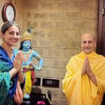 Anagha Bhosale Instagram - When Gurudev told me while looking at the standing Krishna deity & wall clock “ you see how krishna is waiting for all of us , while every second is passing by”. This concludes- krishna is so merciful that if we even take one step towards him, he pulls us 1000 steps towards him, he is eagerly waiting for us to return back to godhead…we should use every second of our lives to serve Krishna & Gurudev to make Krishna’s wait ! over. @radhanathswami Govardhan Eco Village (GEV) - Sri Radha Vrindavanbihari Temple, Mumbai.