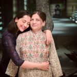Anagha Bhosale Instagram - Happy Mother’s Day (HKRR) thank you so much for your endless sacrifices, unconditional love, true devotion, faith & your support. Without your support I couldn’t have been where I am today, thank you so much mummy, love you 🦚❤️ Thank you to you & dad for believing in me & supporting me in whatever decisions I make, I am grateful to Govind for blessing me with such lovely parents 🙏🏻🙌🏻 Hari Hari