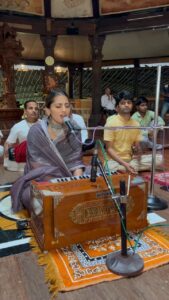 Anagha Bhosale Instagram - Harinaam sankirtan ki jai ♥️🦚 
Start chanting Hare Krishna mahamantra #harekrishnaharekrishnakrishnakrishnahareharehareramahareramaramaramaharehare