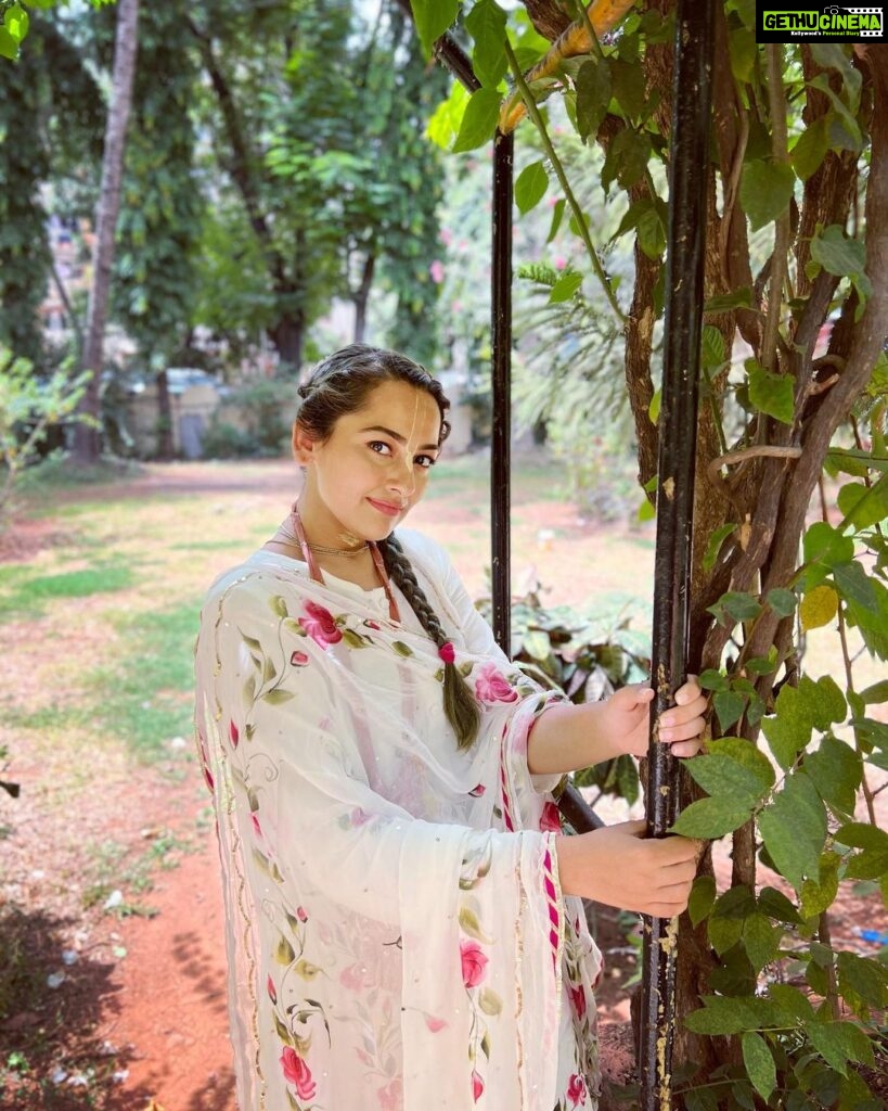 Anagha Bhosale Instagram - Whether we have everything or nothing, if we simply have devotion we actually have everything. - Radhanath Swami Eventually everything will go, nothing material is sustainable but only thing that we’ll carry with us is devotion, service & love towards Krishna-the all attractive 💙 . Beautiful Outfit @gulabi_dori