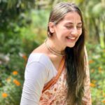 Anagha Bhosale Instagram - Simplicity is about subtracting the obvious and adding the Meaningful 🪷 Govardhan Eco Village (GEV) - Sri Radha Vrindavanbihari Temple, Mumbai.
