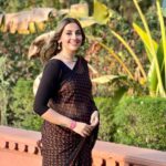 Anagha Bhosale Instagram - Contentment lives only in the hearts of those, who are grateful- Radhanath Maharaj 💙🙌🏻🙏🏻 Hari Bol Govardhan Ecovillage
