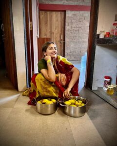 Anagha Bhosale Instagram - Oh! Krishna take some mangoes 😋😋 does this picture remind you ☝️ of Krishna’s pastime story 
Comment down below ⬇️ 
#summervibes #mangoseason 
@govardhan_ecovillage