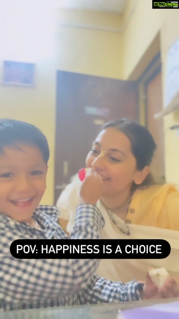 Anagha Bhosale Instagram - Duḥkhālayam aśāśvatam -material world is a place full of Miseries. But For a intelligent person misery comes to make us close to krishna & to make us understand something significant. We can choose to be happy with devotee association ,services & Hari naam which keeps us pushing ahead in our spiritual journey when we get distracted….therefore devotee association , services & HARI NAAM is important for growing in our spiritual journey🦚🙏🏻♥️ start chanting #harekrishnaharekrishnakrishnakrishnahareharehareramahareramaramaramaharehare Comment Hare Krishna everyone 🙏🏻