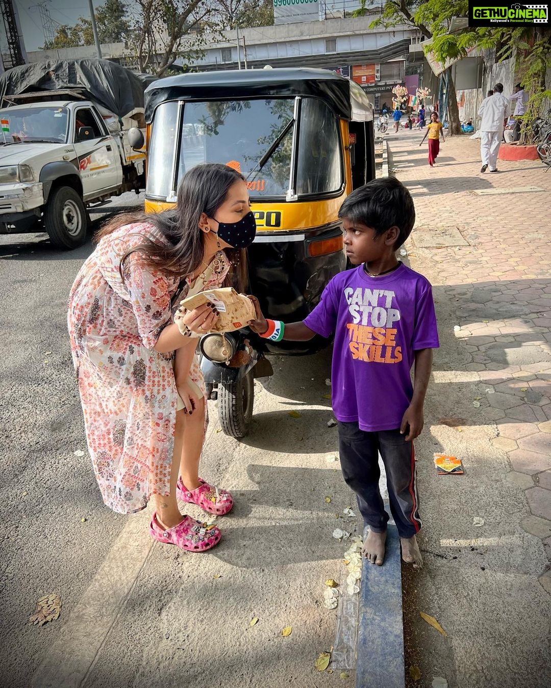 Anagha Bhosale Instagram - Sometimes the smallest things take up the most room in your ♥️ 🦚 .Best way to celebrate your birthday ✨ . One of the best birthdays 🥳 🎉 #anaghabhosale #hkrr