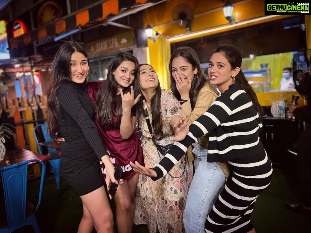 Anagha Bhosale Instagram - What fun girls’ night out was it!! ❤️ @sheendass @samikshajaiswal16 @officialaditisharma @shrutiisharmaa