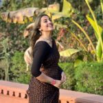Anagha Bhosale Instagram - Contentment lives only in the hearts of those, who are grateful- Radhanath Maharaj 💙🙌🏻🙏🏻 Hari Bol Govardhan Ecovillage