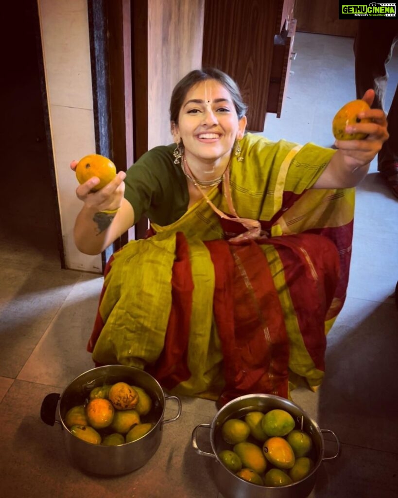 Anagha Bhosale Instagram - Oh! Krishna take some mangoes 😋😋 does this picture remind you ☝️ of Krishna’s pastime story Comment down below ⬇️ #summervibes #mangoseason @govardhan_ecovillage