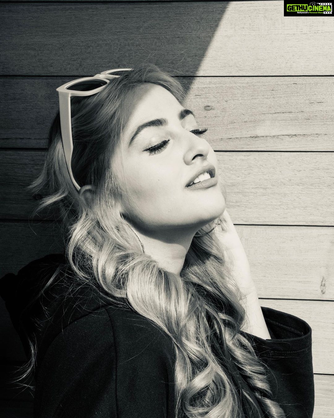 Anagha Bhosale Instagram - New is good…. Peace 🦚HKRR❤️
