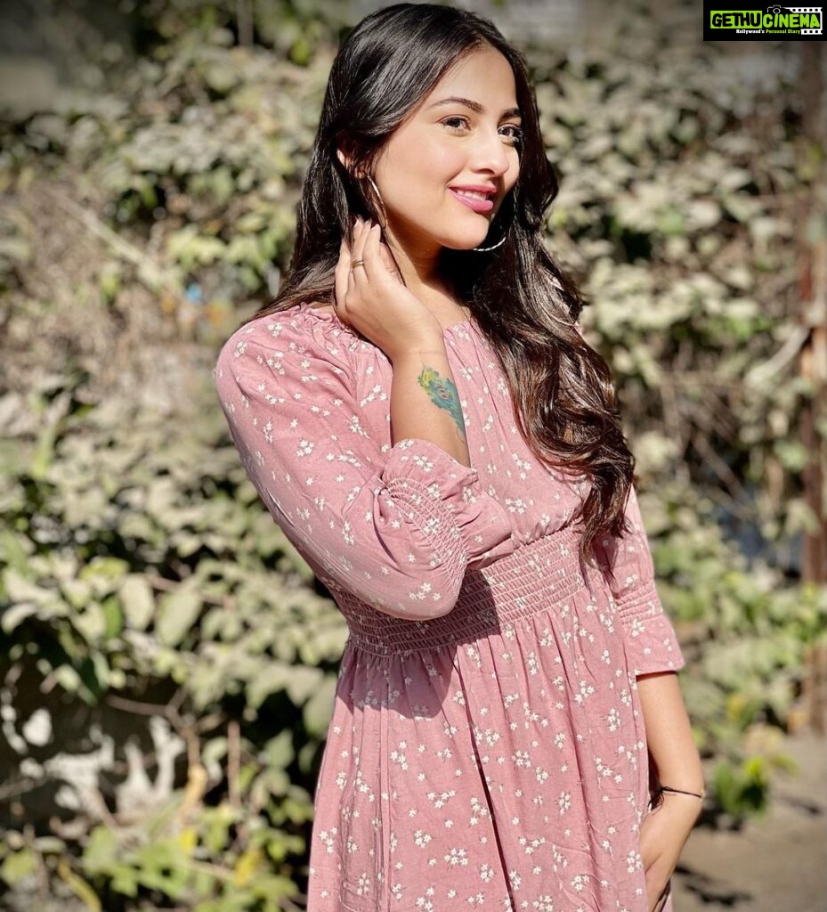Anagha Bhosale Instagram - “It was only a sunny smile, and little it cost in the giving, but like morning light it scattered the night and made the day worth living.” . . #anagha #anaghabhosale