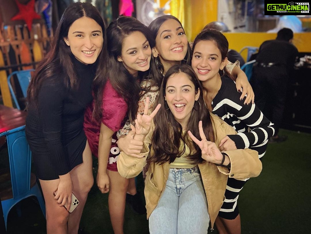 Anagha Bhosale Instagram - What fun girls’ night out was it!! ❤️ @sheendass @samikshajaiswal16 @officialaditisharma @shrutiisharmaa