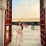 Anagha Bhosale Instagram - She is beautifully out of place. Sometimes I believe she intended to be. Like the moon during the day. 🦚❤️✨ #anaghabhosale Jagmandir Island Palace, Udaipur
