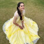Anagha Bhosale Instagram - We’re all golden sunflowers inside we just need to find them 🌻🌻🌻 . . . . Outfit @krupa_jain Jewellery @krupa_jain Makeup @bijal_chauhan_ Hair @ruchishah_mua Styled by @jivikasetpal