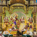 Anagha Bhosale Instagram - जाकी रही भावना जैसी प्रभु मूरत देखी तिन तैसी - गोस्वामी श्री तुलसीदास जी . . . . #lordkrishna #explorepage #explore #viral #iskcon #instagood #radhagopinath #iskcontemple #iskconchowpatty #iskconjuhu #temple Sri Sri Radha Gopinath Mandir, Iskcon Chowpatty
