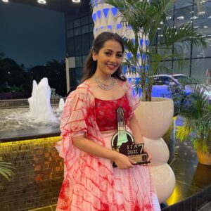 Anagha Bhosale Instagram - Thank you Hari 🦚 mummy & daddy for always supporting me, this is all because of you ❤️😘 #anaghabhosale @internationaliconicaward
.

Styled by: @jivikasetpal 
Outfit and jewellery: @krupa_jain