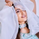 Anagha Bhosale Instagram - 👁 Silent tongue of love 🦚❤️ . 📸 @harsh__mevada @dhruvishah_02