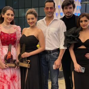 Anagha Bhosale Instagram - Thank you Hari 🦚 mummy & daddy for always supporting me, this is all because of you ❤️😘 #anaghabhosale @internationaliconicaward
.

Styled by: @jivikasetpal 
Outfit and jewellery: @krupa_jain