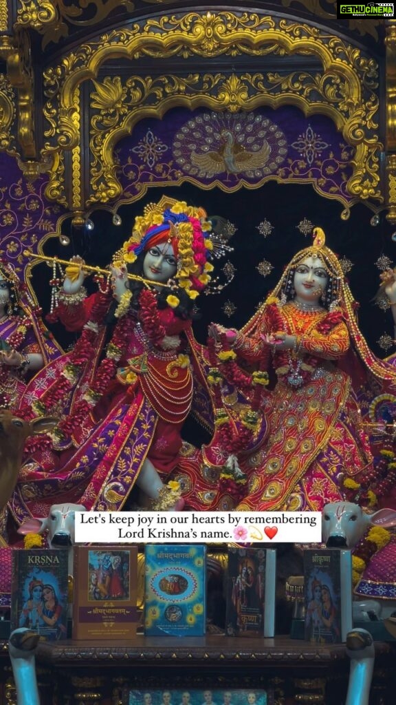 Anagha Bhosale Instagram - आइए भगवान कृष्ण के नाम का स्मरण करके अपने हृदय में आनंद का संचार करें। #krishna #krishnafest #krishnalove
