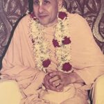 Anagha Bhosale Instagram – Jai Srila Gurudev 🥹🙌🏻🦚❤️
How important it is to that we all spread Sanātana dharma 
Just Chat Hare Krishna Mahamantra & be happy 😊✨