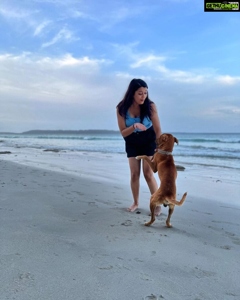 Anamika Chakraborty Instagram - Hi! Will you be my friend?! 🫶🏻❤️ Making friends all over the world! Kalapathar Beach, Havelock Islands.