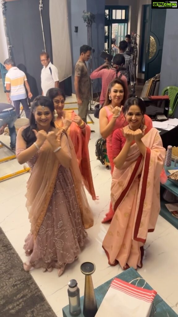 Anamika Chakraborty Instagram - Amidst, the rush on the set this is what we do.