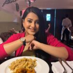 Anamika Chakraborty Instagram - Good food+Good company = Mood uplift. ❤️ PC: @anujakarmakar