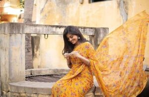 Anandhi Instagram - 🌻 #yellow#yellowsaree#photoshoot