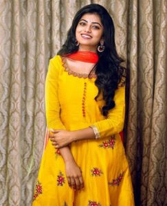 Anandhi Instagram - 💛 #anandhi#yellow#kayalanandhi#chudithar#fc#fp#fashion#actress#