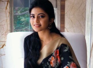 Anandhi Instagram - 🌹 #saree#black#flowers#anandhi