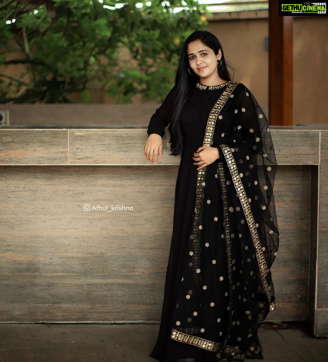 Ananya Instagram - @minka_by_naufiahabeeb @divyaaunnikrishnan @athul_krishna________