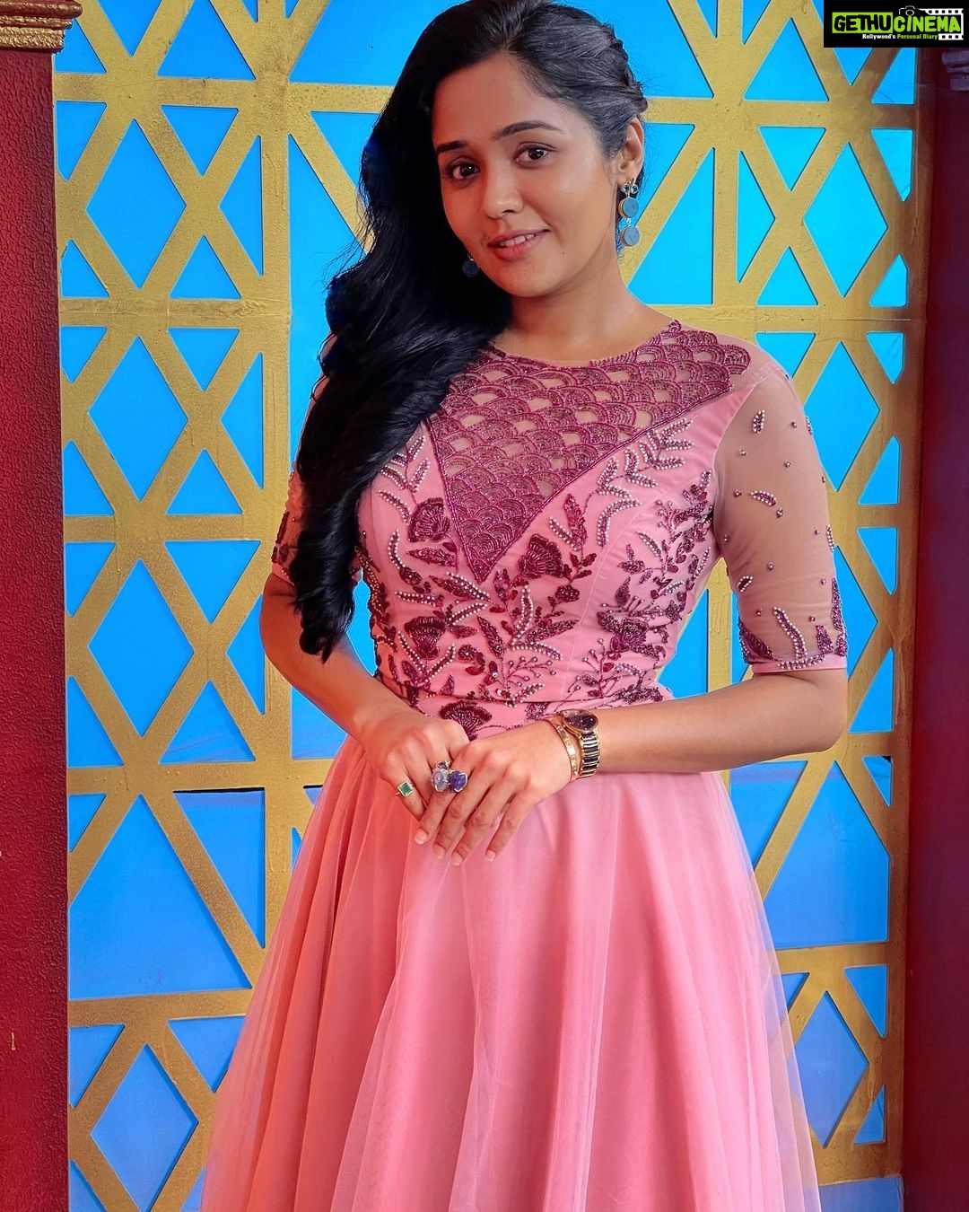 Ananya Instagram - Styling @divyaaunnikrishnan Outfit @ethereal.kochi Jewellery @touchwood__store Muah @jo_makeup_artist
