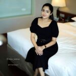 Ananya Instagram - Black has something to say! @jo_makeup_artist @btt_speakzz @athul_krishna________ @nidhinmaniyan