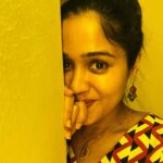 Ananya Instagram – Who loves the colour YELLOW 
Comment below……💛