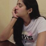 Ananya Instagram - Koragante kayyil poomaala(mobile) kittiyappol.Avan paranju ithellam WORLD CLASS pics aanennu!🤔🤔😤😤😂 @_arjungopal_ 📸