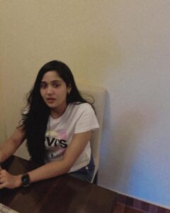 Ananya Instagram - Koragante kayyil poomaala(mobile) kittiyappol.Avan paranju ithellam WORLD CLASS pics aanennu!🤔🤔😤😤😂 @_arjungopal_ 📸