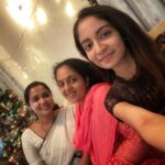 Ananya Instagram – Happy to meet this sweet family 💓💞.major missing @ahaana_krishna @_diyakrishna_ @hansikakrishna_