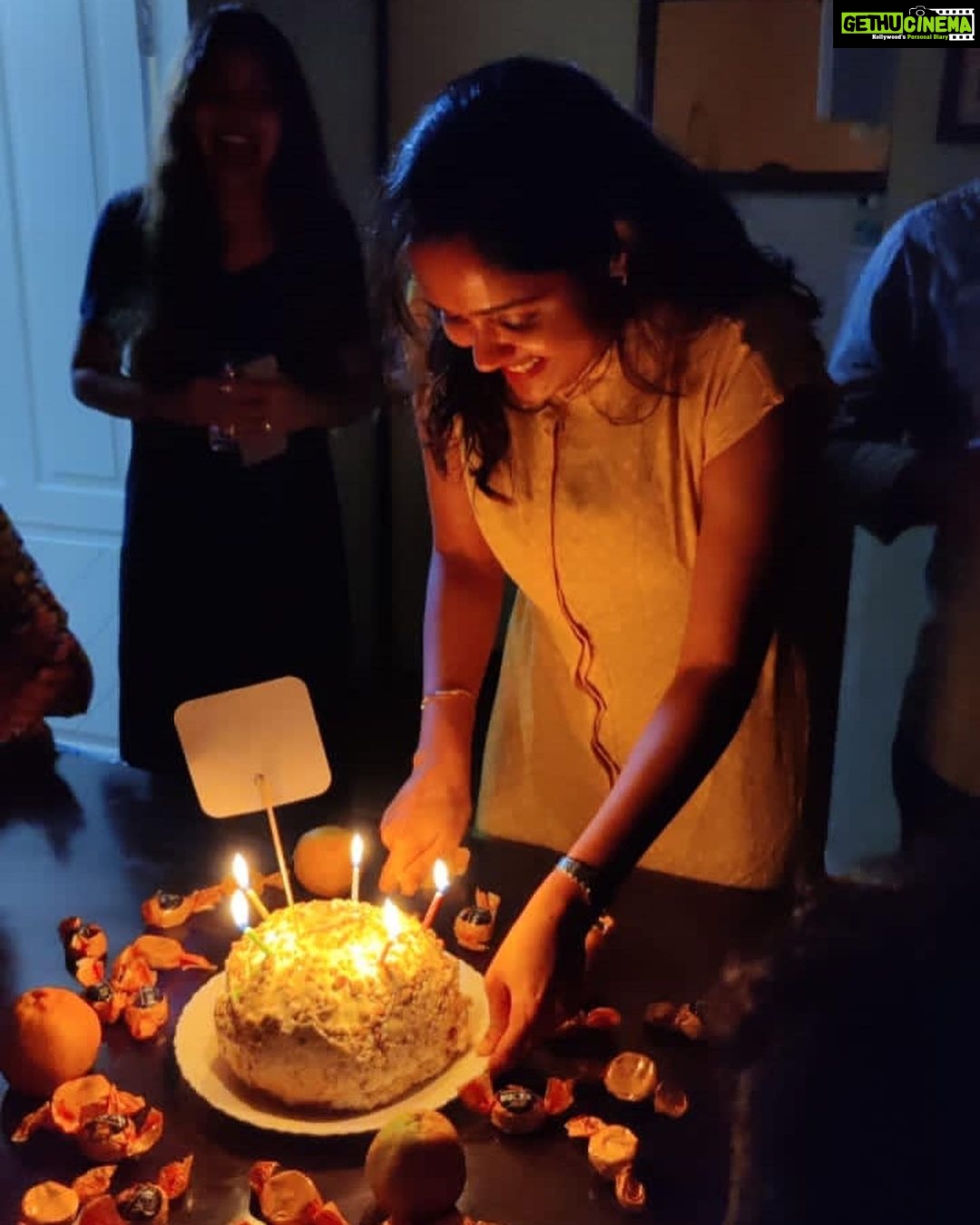 Ananya Instagram - Thanku for this surprise bday @_arjungopal_ @sanjaysunil65 @im___anjali @dr.amaljoy_ @_iam_aswin @amal_thoppil @letters2aka @nishanth_sagar_actor @singer_nikhil_k_menon