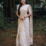 Ananya Instagram - കേരള പിറവി ആശംസകൾ ❤️ 📸 @stories_by_premlal Mua @pinkyvisal #kerala #godsowncountry #keralapiravi🌴#traditionalwear #ananya